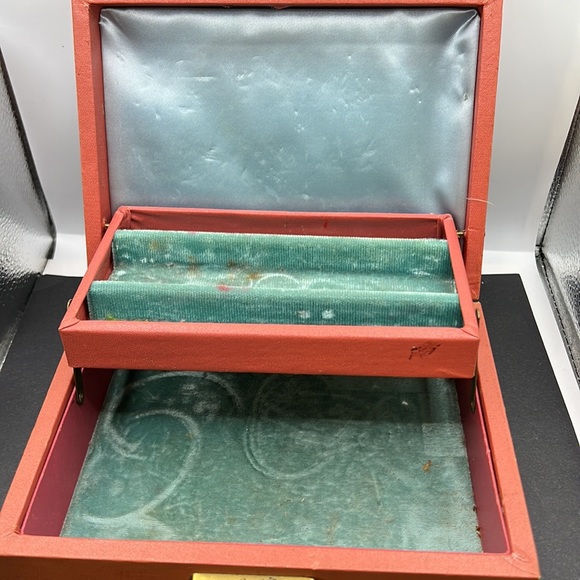 Vintage rose shade jewelry box - Picture 8 of 8